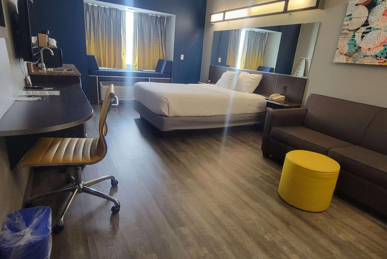 קאונסיל בלאפס Microtel Inn & Suites By Wyndham Bluffs מראה חיצוני תמונה