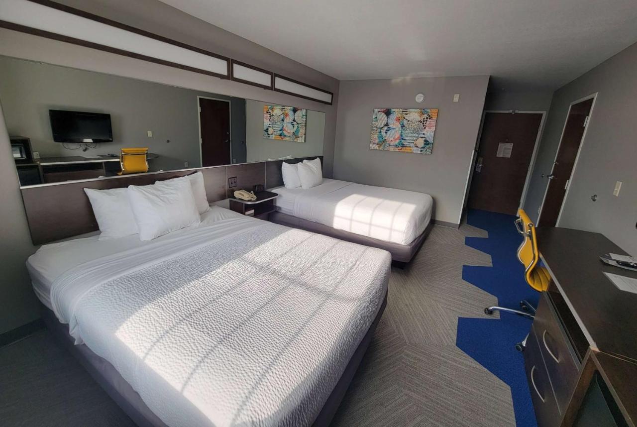 קאונסיל בלאפס Microtel Inn & Suites By Wyndham Bluffs מראה חיצוני תמונה