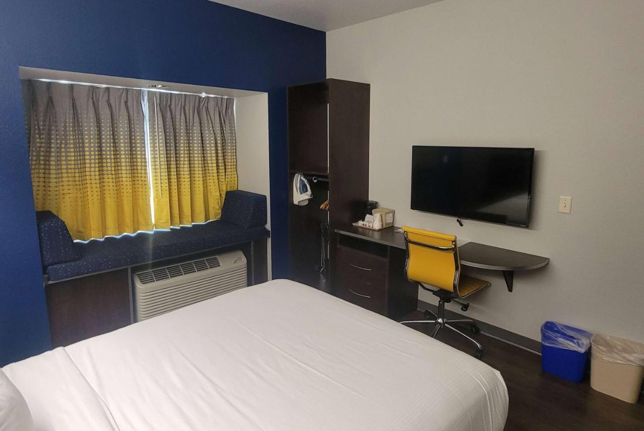 קאונסיל בלאפס Microtel Inn & Suites By Wyndham Bluffs מראה חיצוני תמונה