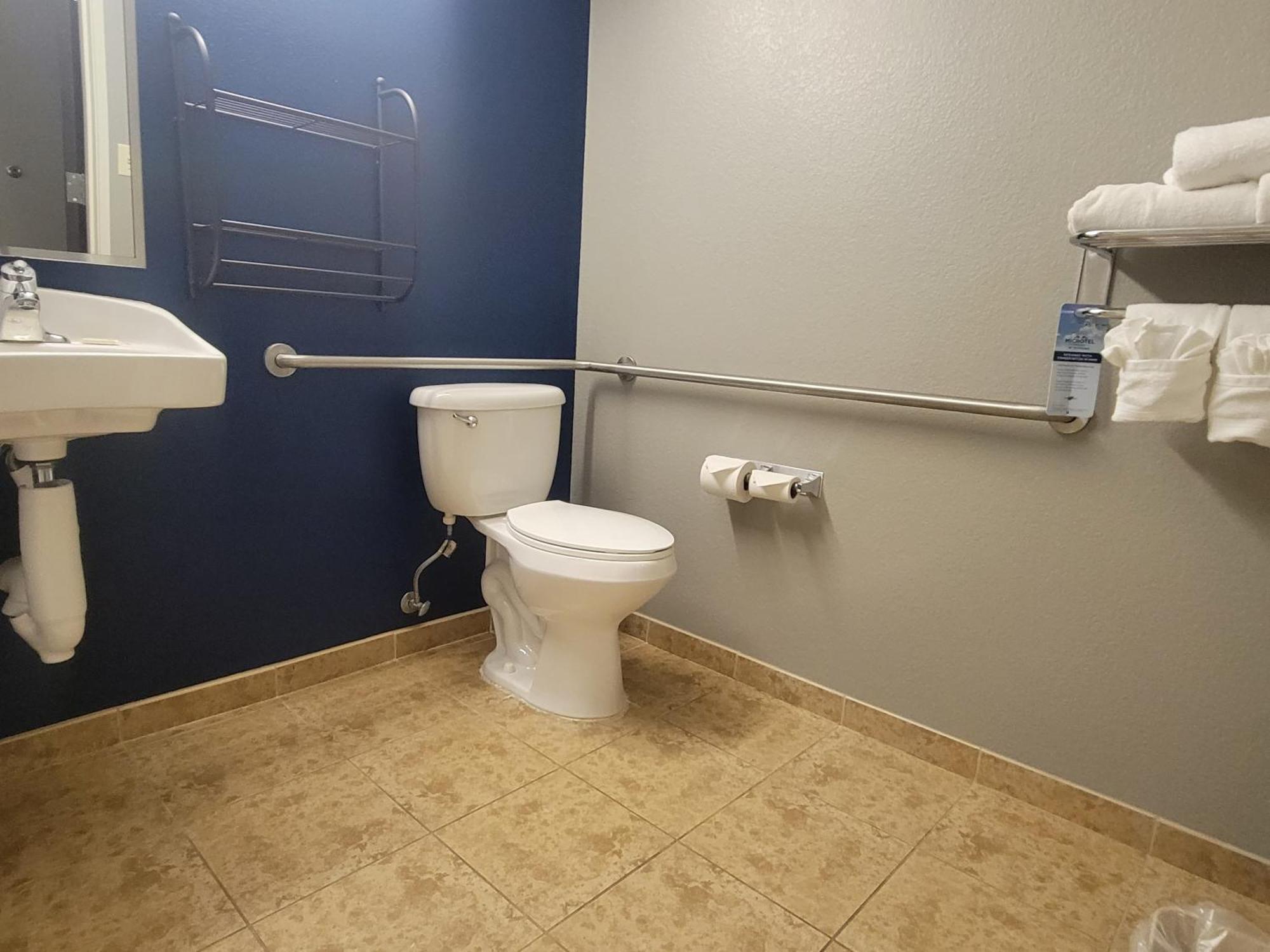 קאונסיל בלאפס Microtel Inn & Suites By Wyndham Bluffs מראה חיצוני תמונה