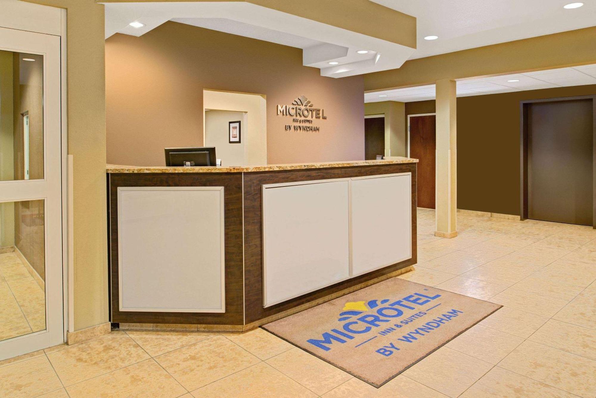 קאונסיל בלאפס Microtel Inn & Suites By Wyndham Bluffs מראה חיצוני תמונה